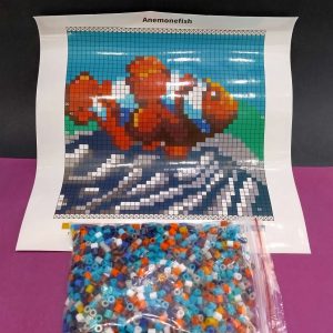 تابلو نقاشی پیکسلی مهره ای طرح دلقک ماهی کد 770